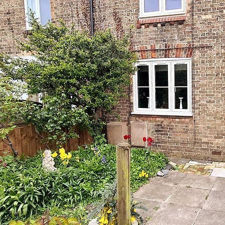 Gorgeous Two Bedroom House In Ely Exterior photo