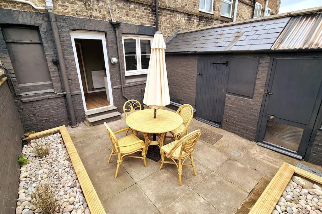 Gorgeous Two Bedroom House In Ely Exterior photo